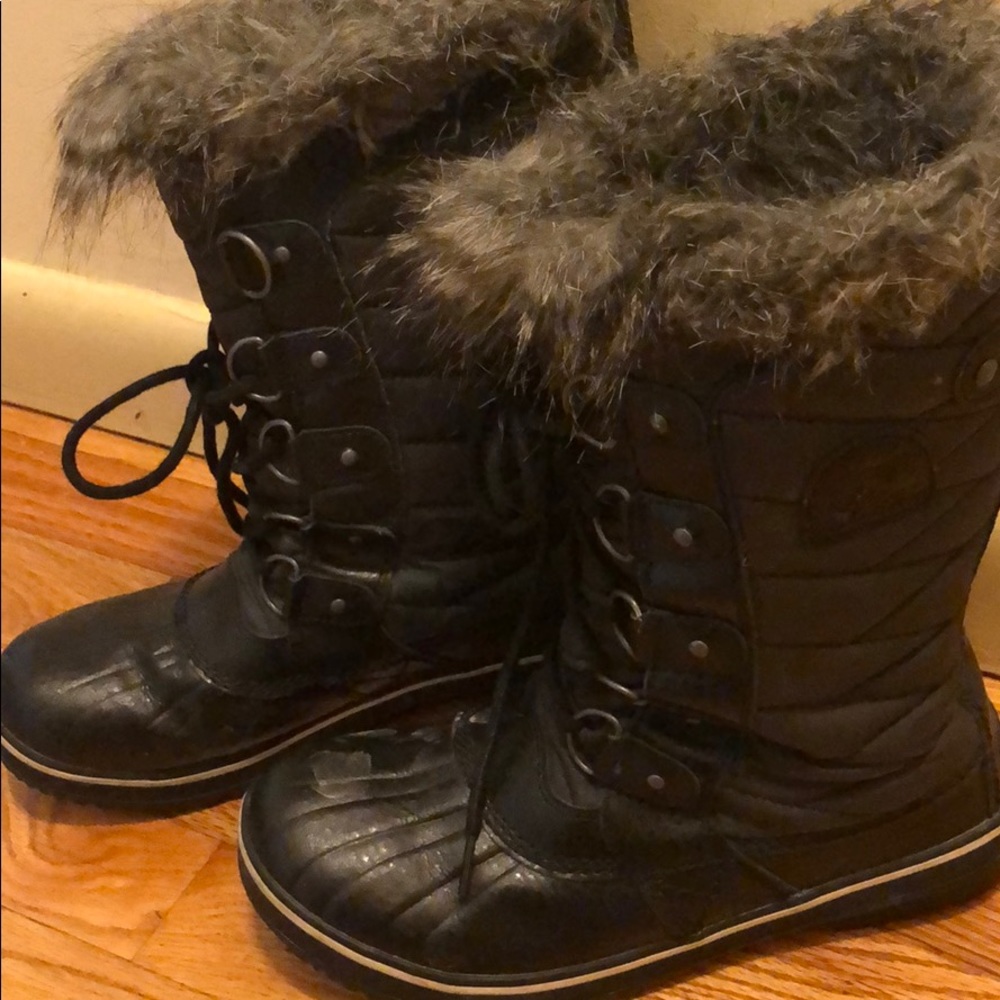 Black Sorel boots